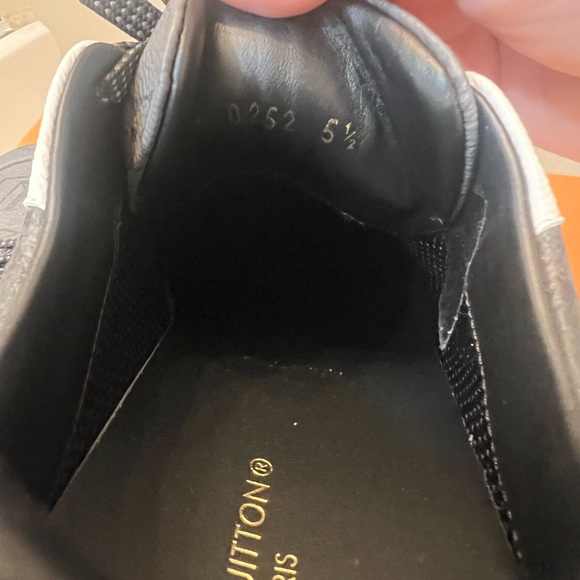 Louis Vuitton men sneakers like new size 5.5UK brown color - Picture 4 of 10